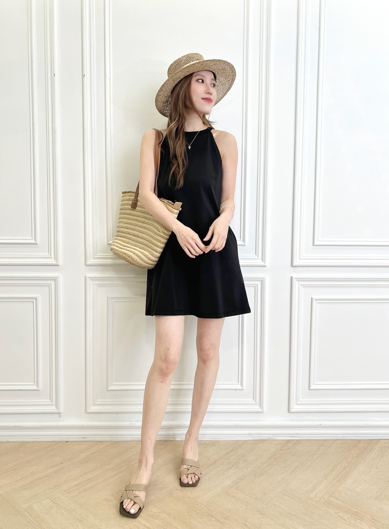 簡約平領細肩帶小傘洋