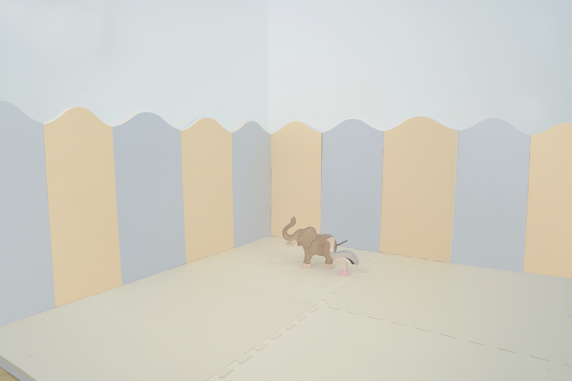 這是一張防撞壁貼的照片