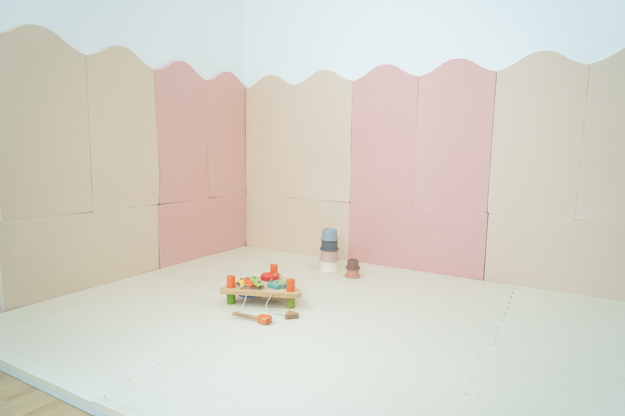 這是一張加高款防撞壁貼的照片