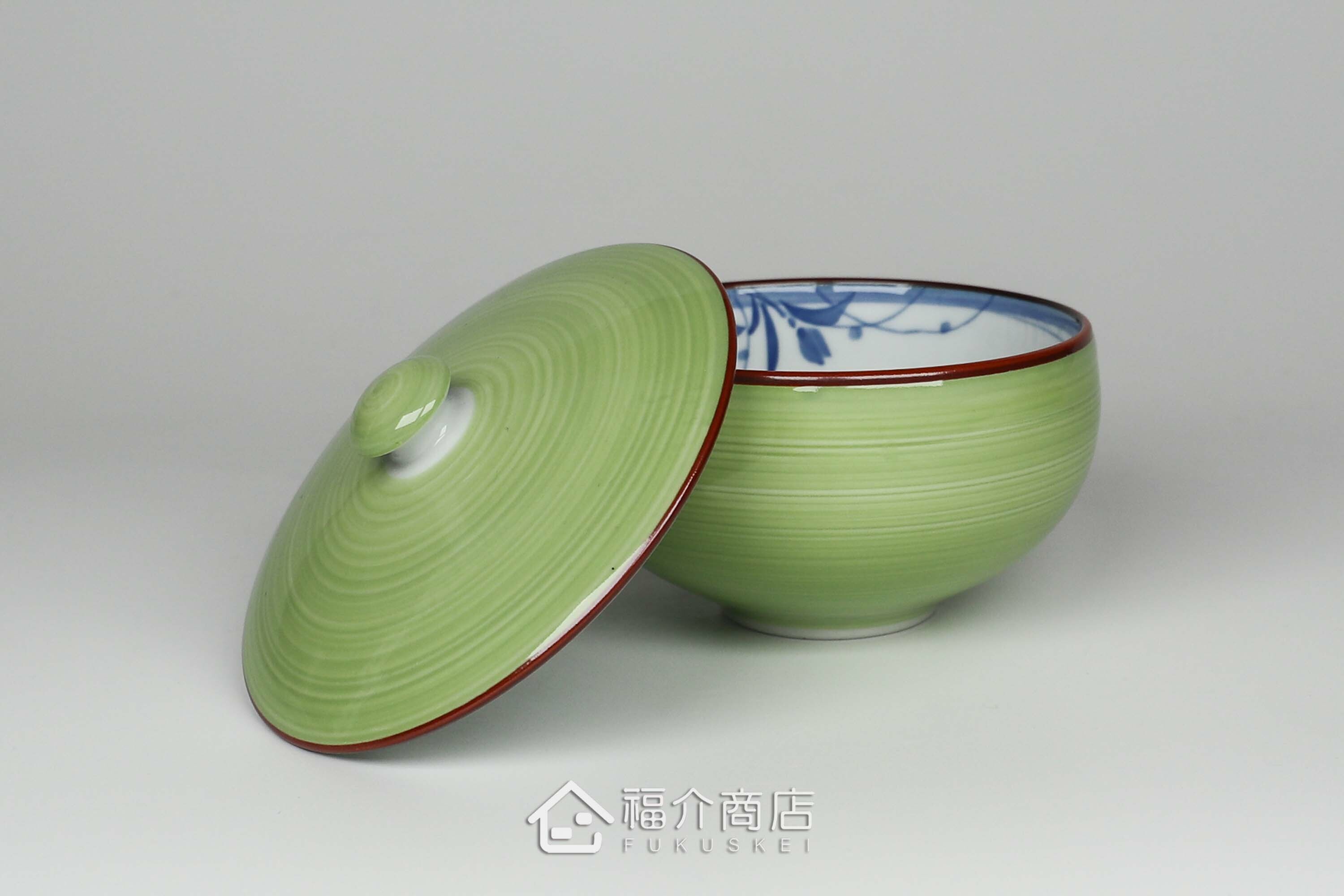 日本陶瓷材質的180cc綠色與白色有蓋茶杯