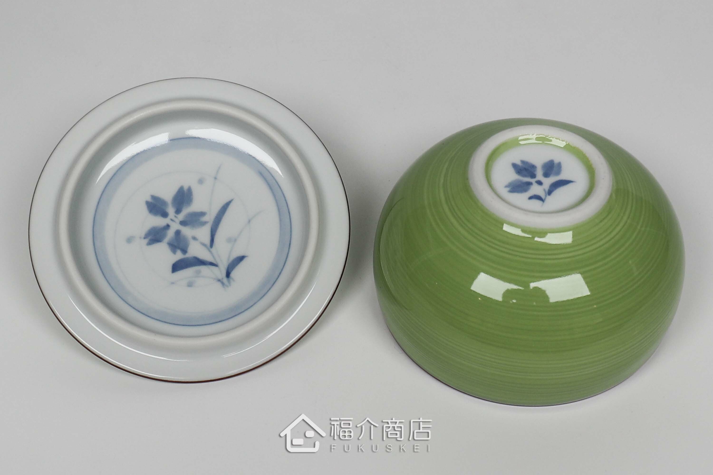 日本陶瓷材質的180cc綠色與白色有蓋茶杯