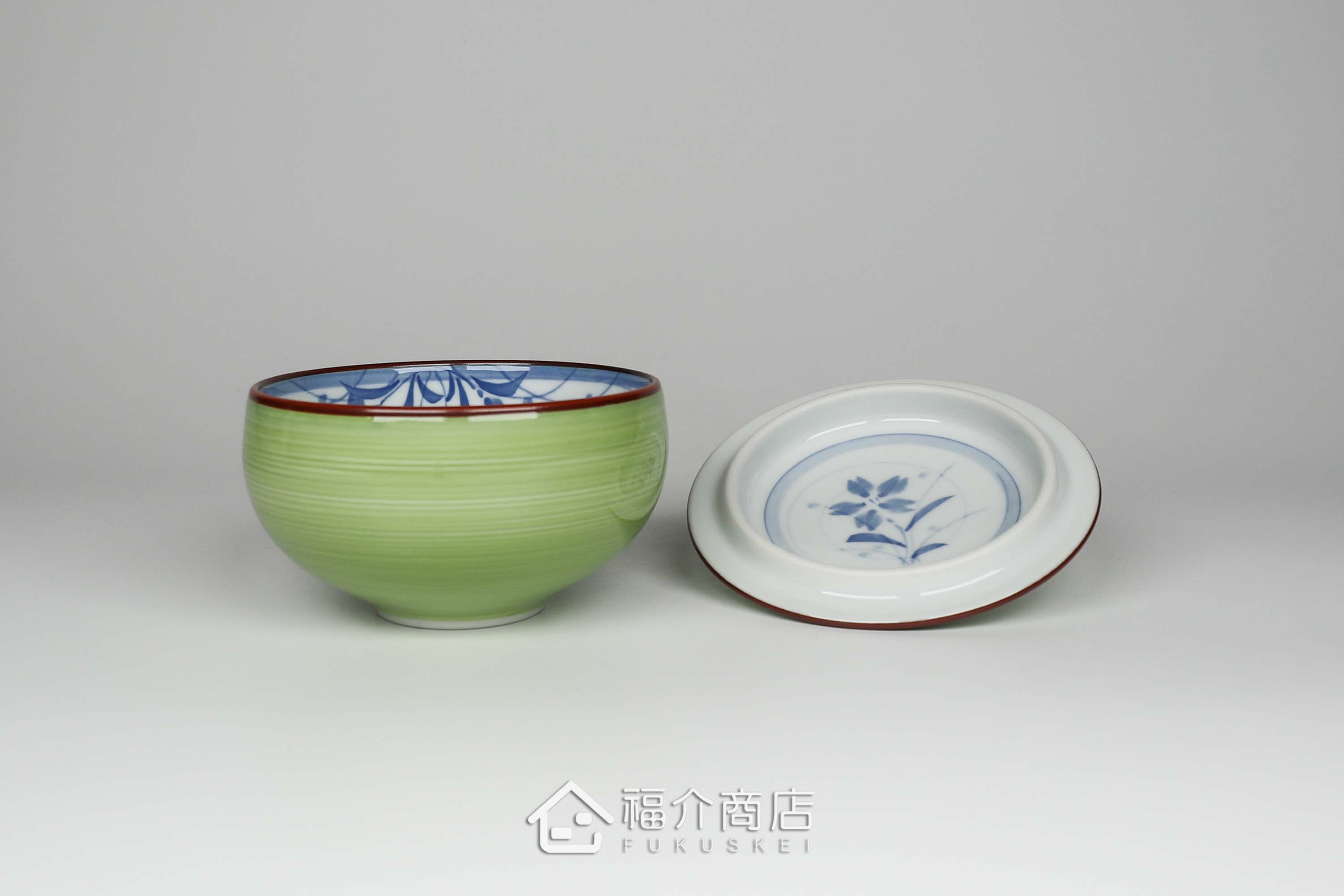 日本陶瓷材質的180cc綠色與白色有蓋茶杯