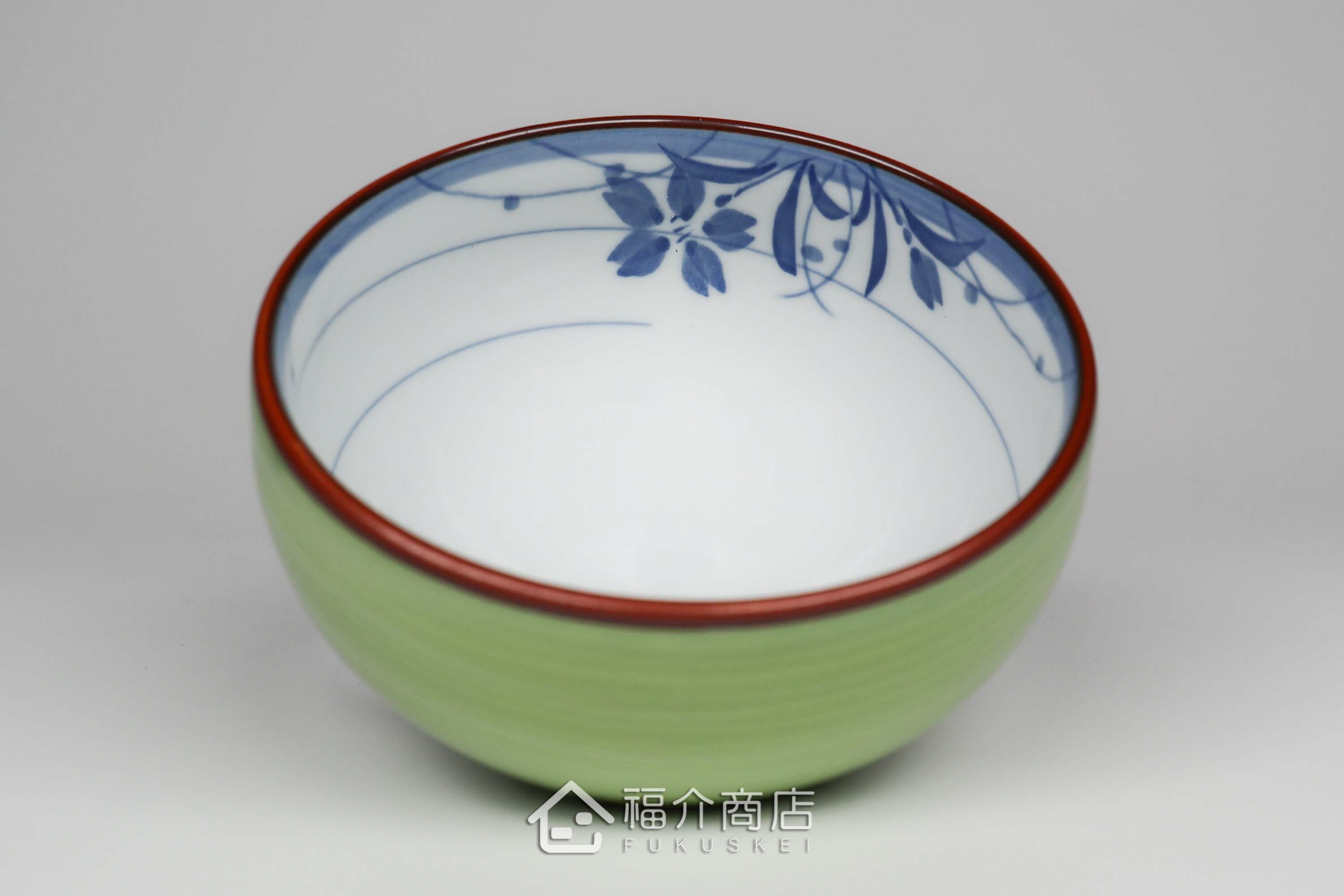 日本陶瓷材質的180cc綠色與白色有蓋茶杯