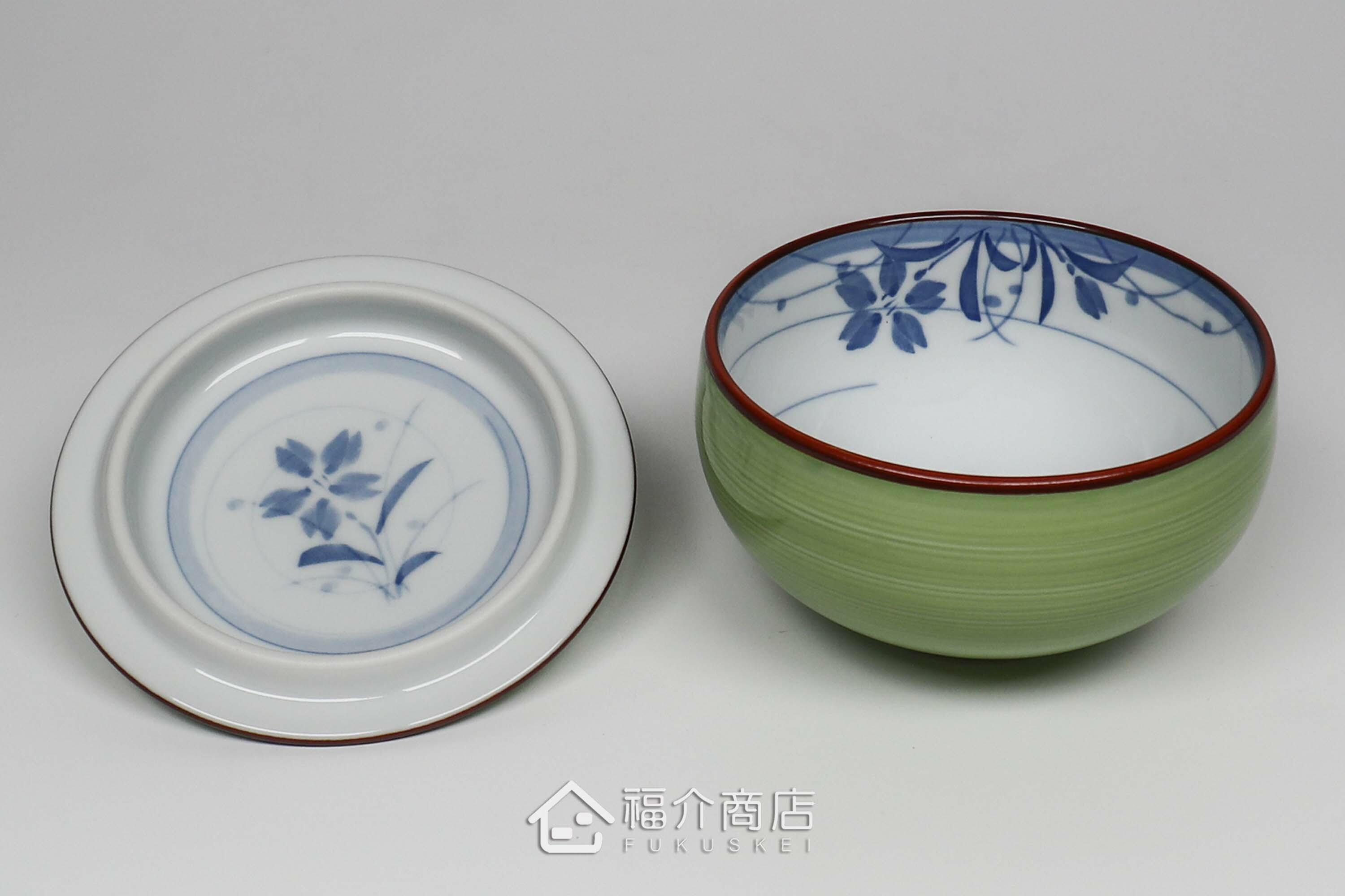 日本陶瓷材質的180cc綠色與白色有蓋茶杯