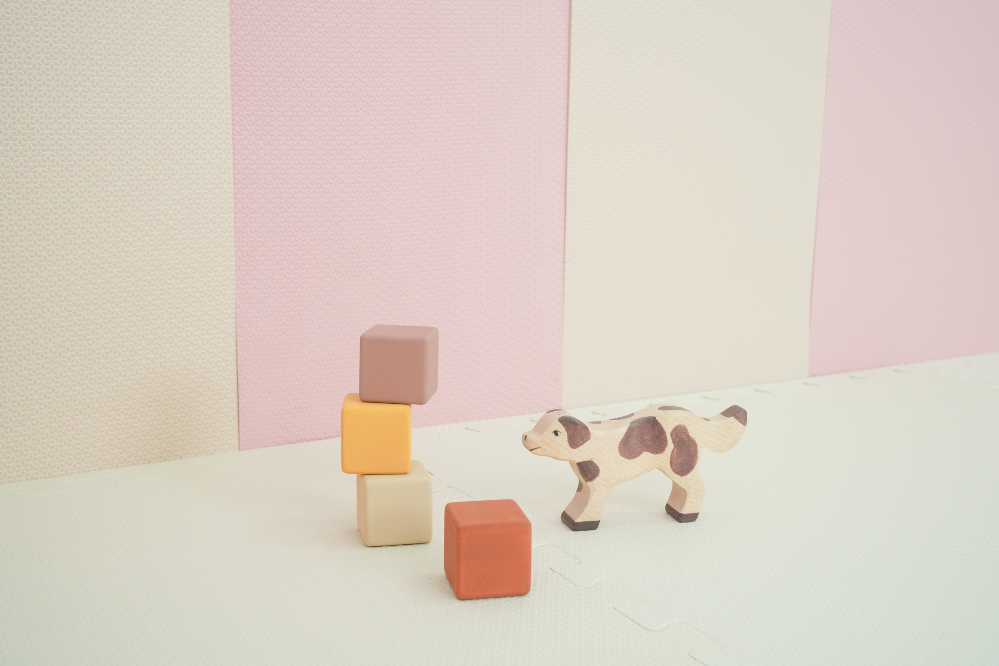 這是一張防撞壁貼的照片