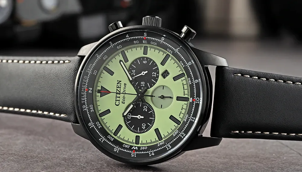 萬年鐘錶 - Citizen 星辰錶  夜光面盤三眼計時碼表光動能皮革男錶 CA4505-21X 錶徑44MM