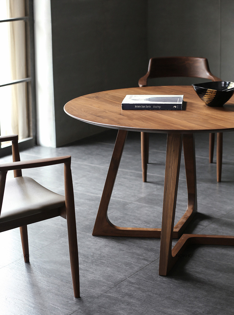 實木圓餐桌
