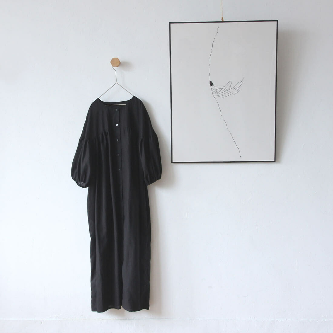 Bess泡泡袖細褶落肩開襟長洋裝/黑