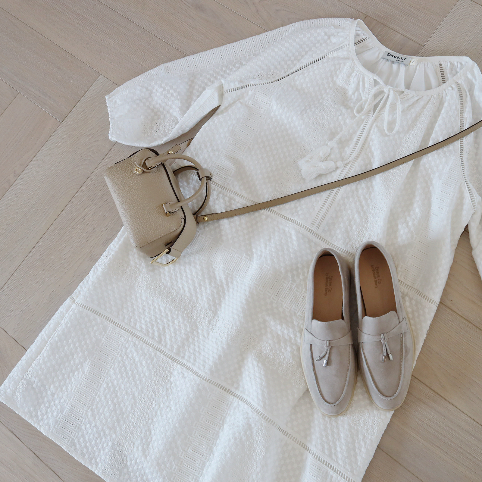 [現貨] [7068] 渡假風 重工蕾絲通花及膝裙