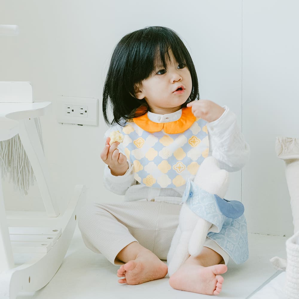Round Collar Baby bib/Begonia Glass Pattern No.2/Delightful Yellow