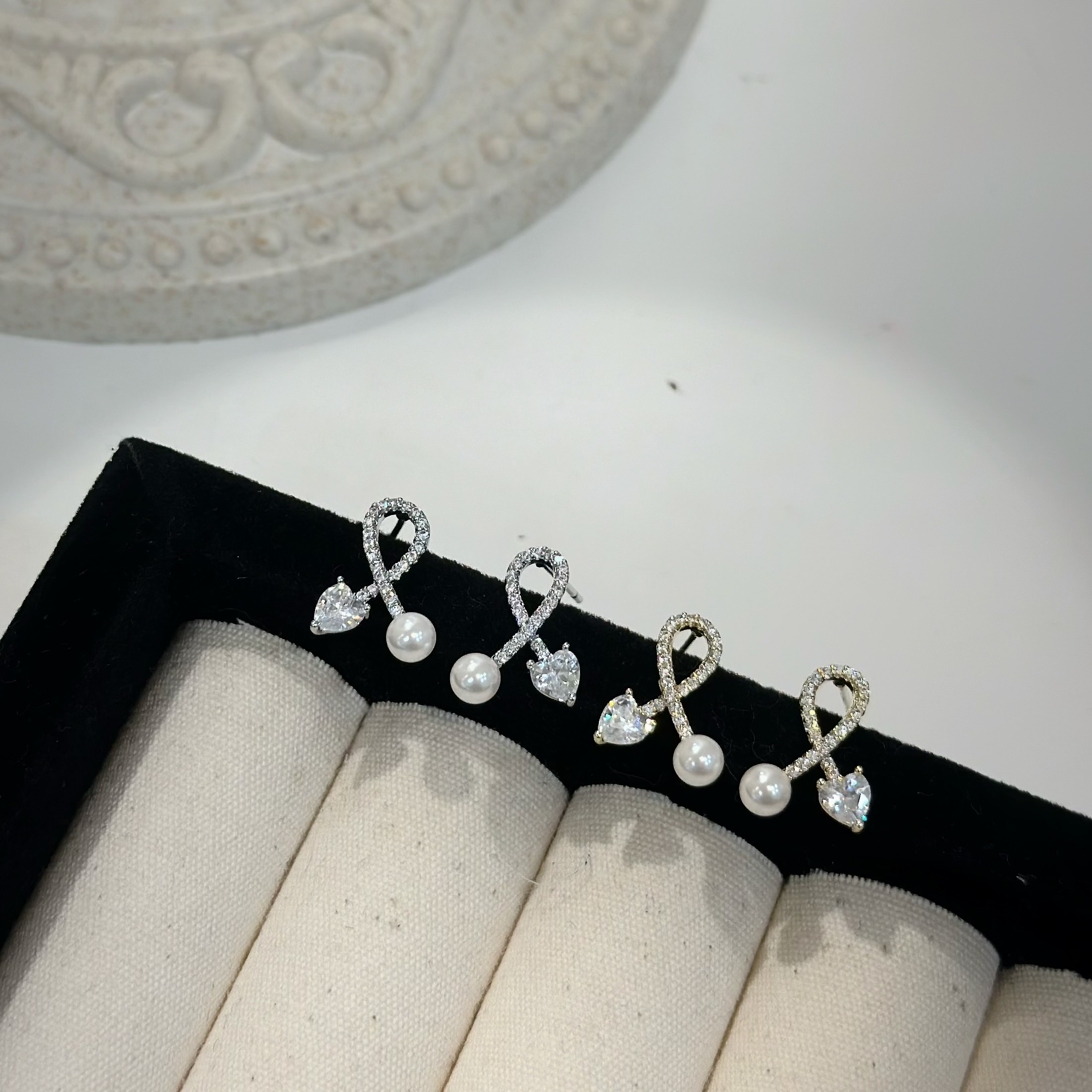 T18排鑽交叉珍珠耳貼