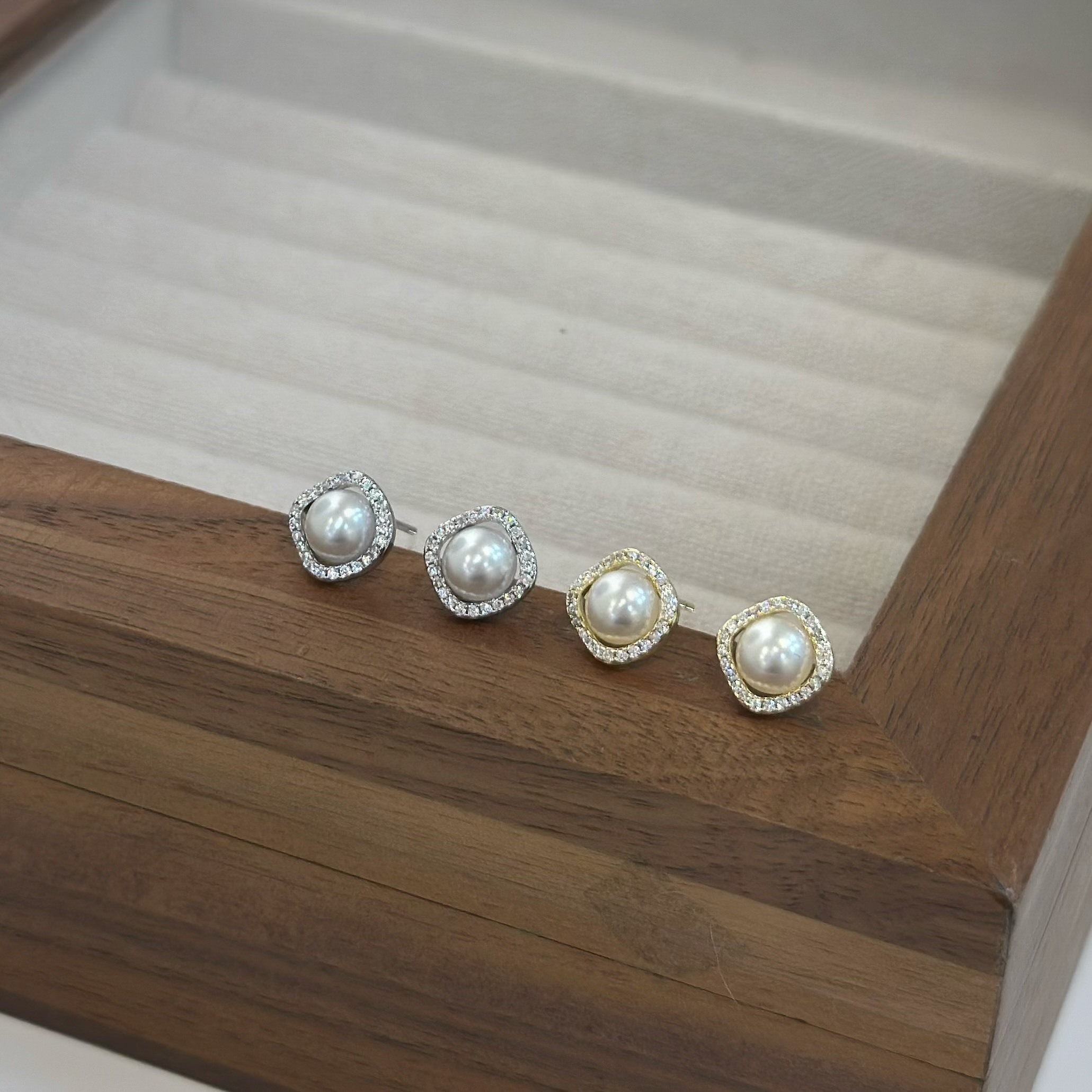 T21框邊排鑽珍珠耳貼