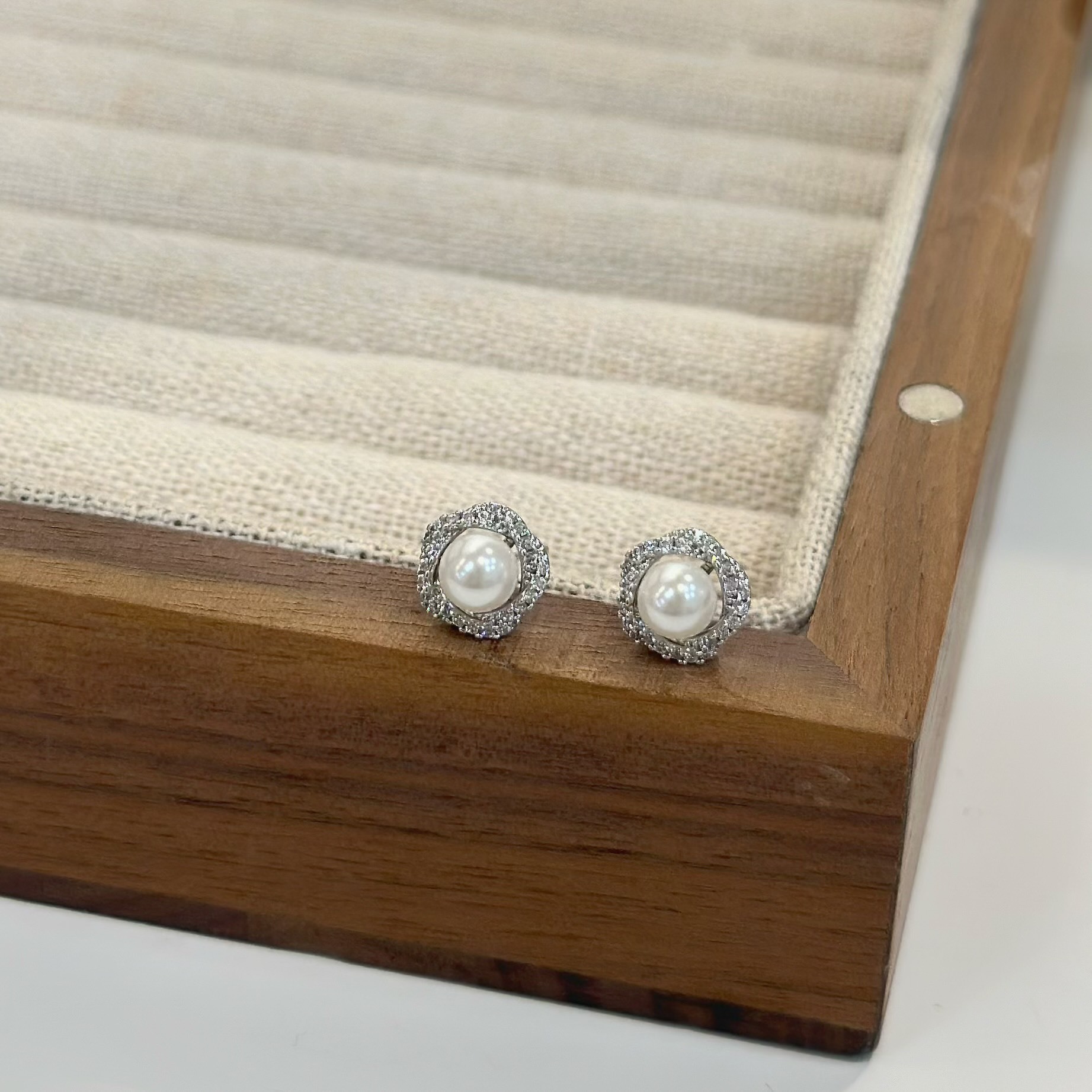 T29排鑽繞線珍珠耳貼