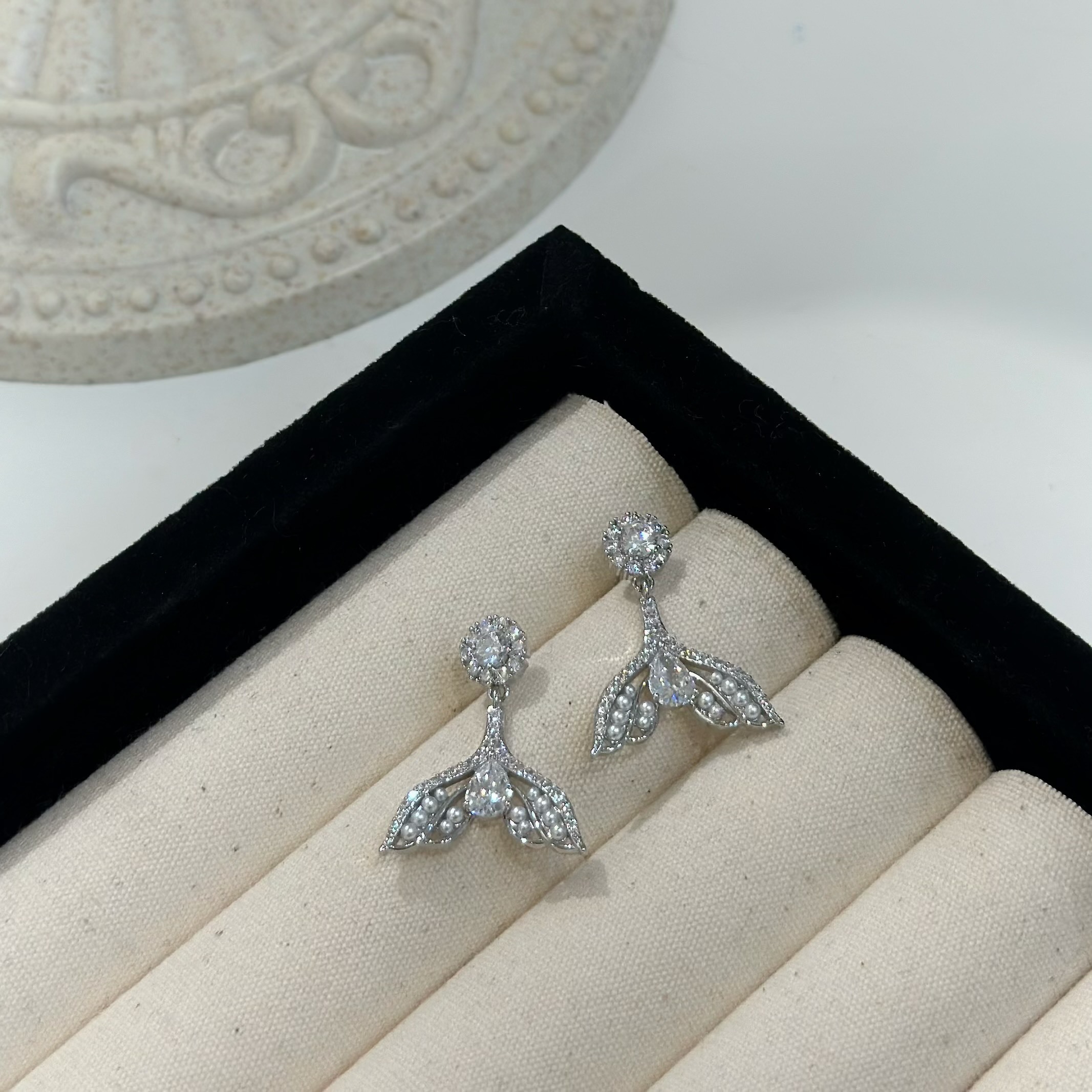 T39滿鑽珍珠魚尾垂吊