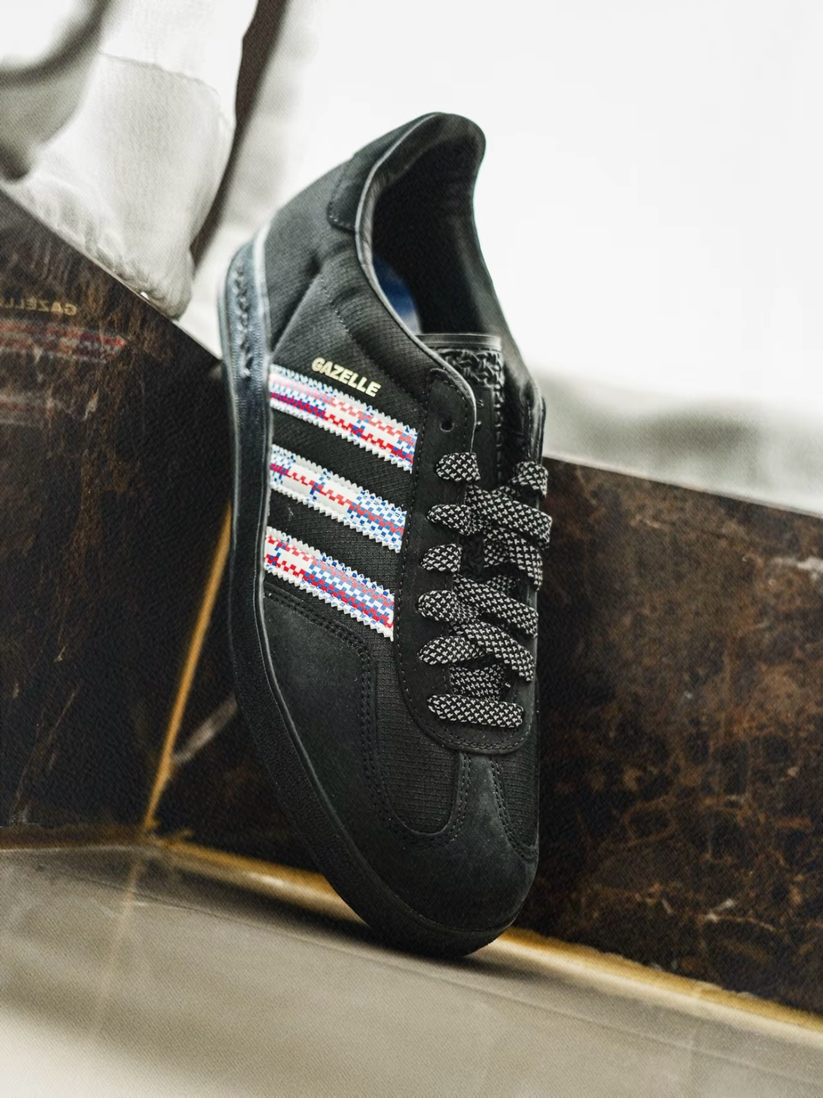 Alwayth x Adidas Originals Gazelle 全黑 藍蛇皮帶 英倫風 復古 德訓鞋 男女款 IH7609/預購