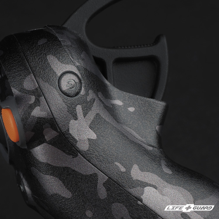 LIFE+GUARD 野戰迷彩黑貼膜質感特寫，LIFE+GUARD 設計風格