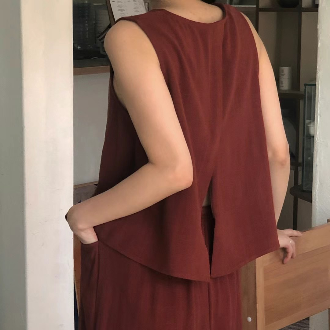 B51設計後斜拉鏈開衩棉麻背心(磚紅)