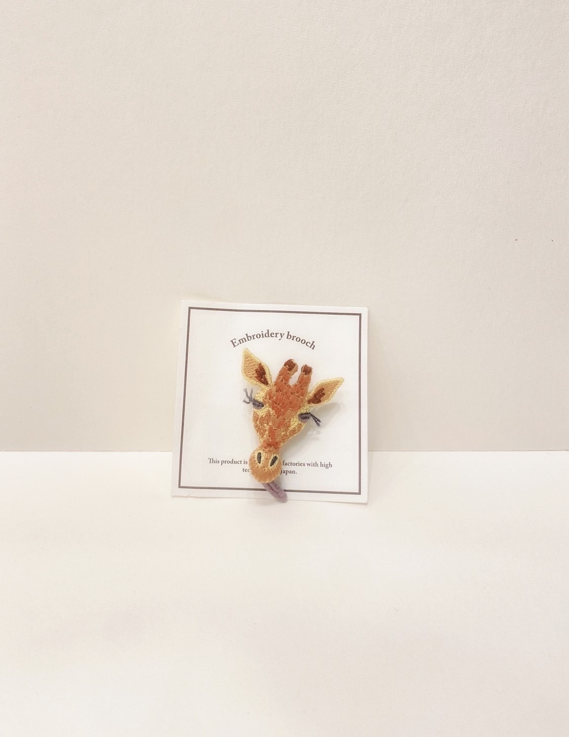 刺繡長頸鹿胸針