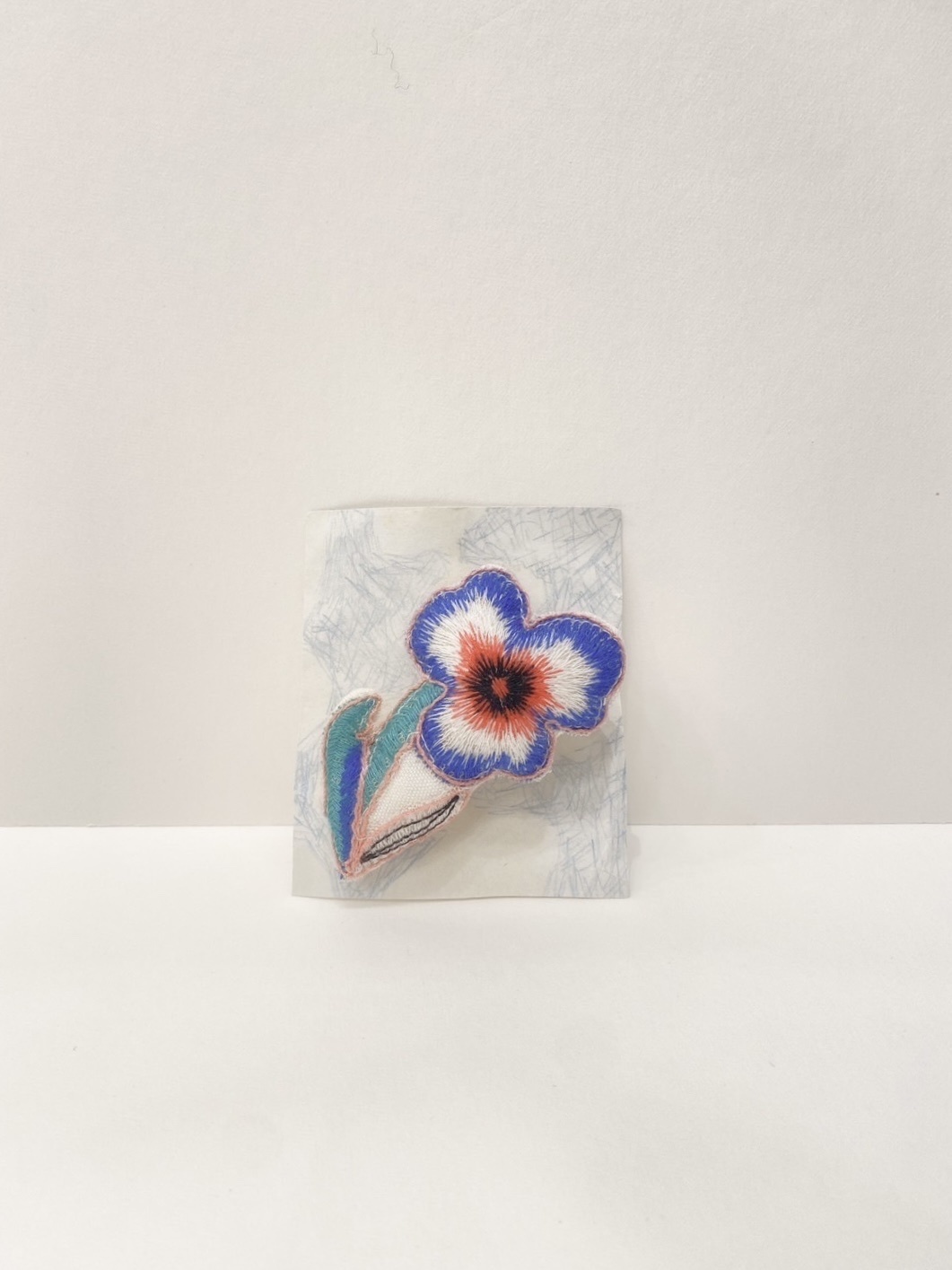 刺繡花胸針