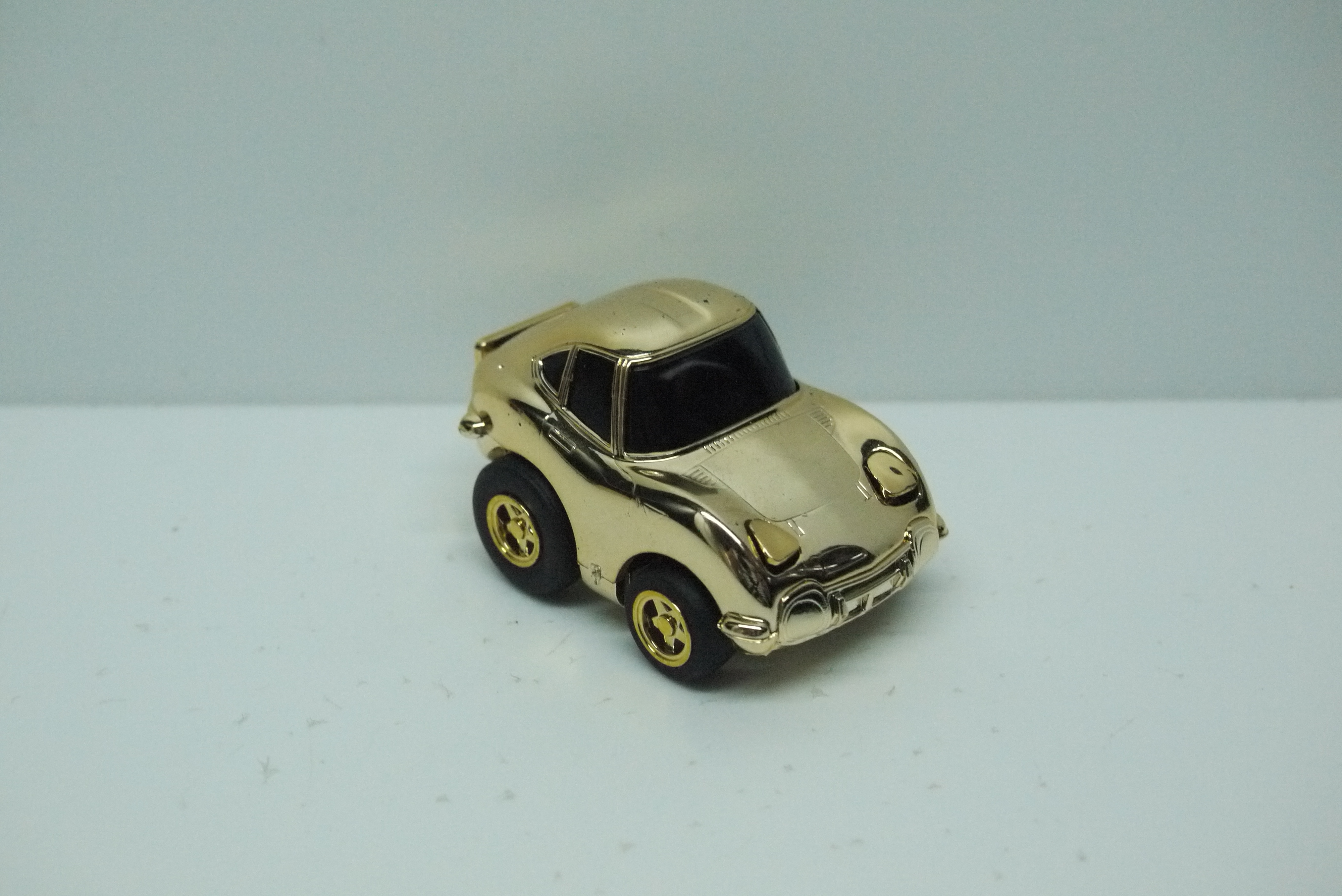 Choro Q Toyota 2000GT Chrome Gold