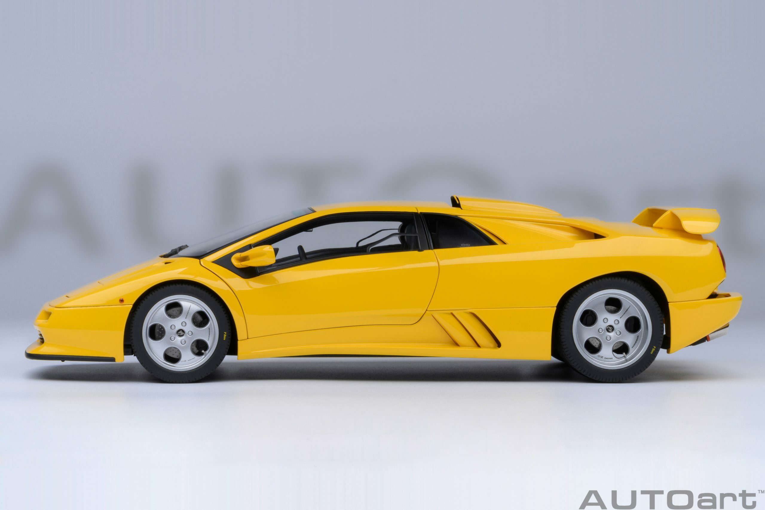 1/18 AUTOART Lamborghini Diablo SE JOTA (Superfly Yellow) (79144)