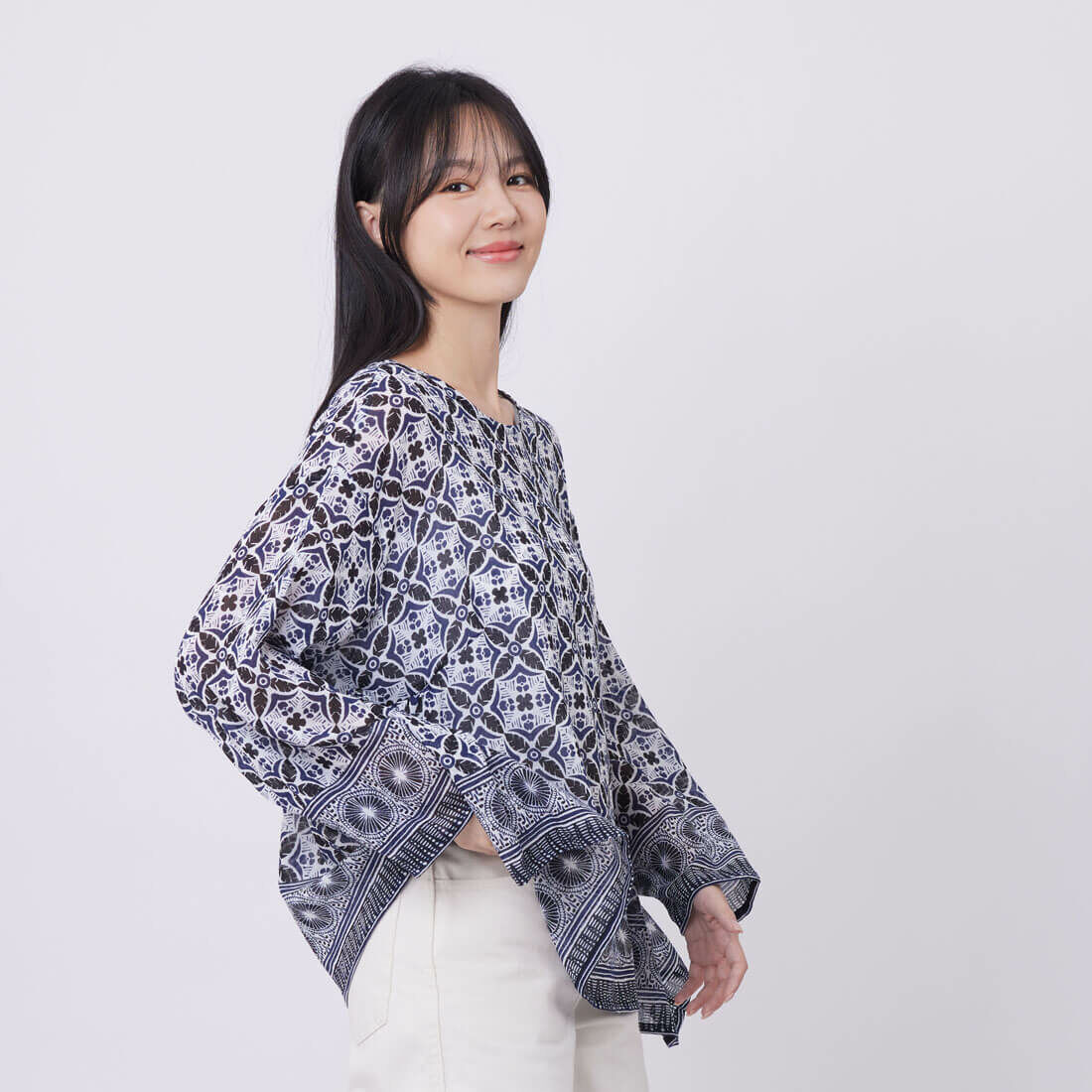 Charlene度假透紗印花寬擺抓褶上衣/ 藍黑