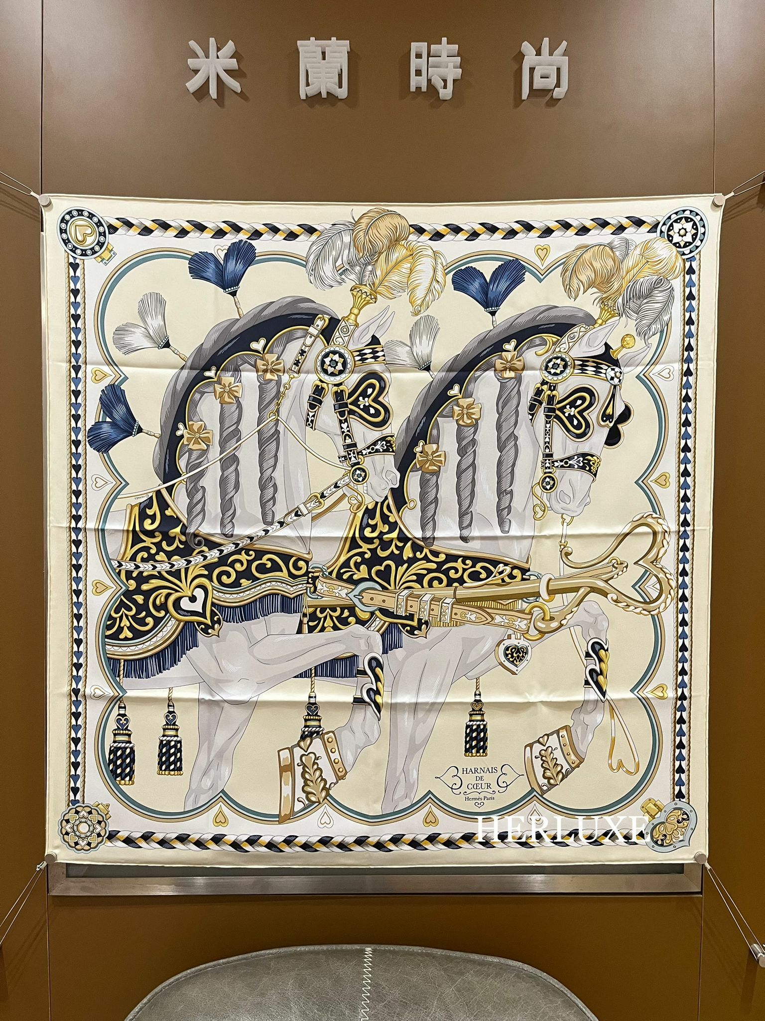 Harnais de coeur scarf 100%soie 90x90cm creme/ marine/gold