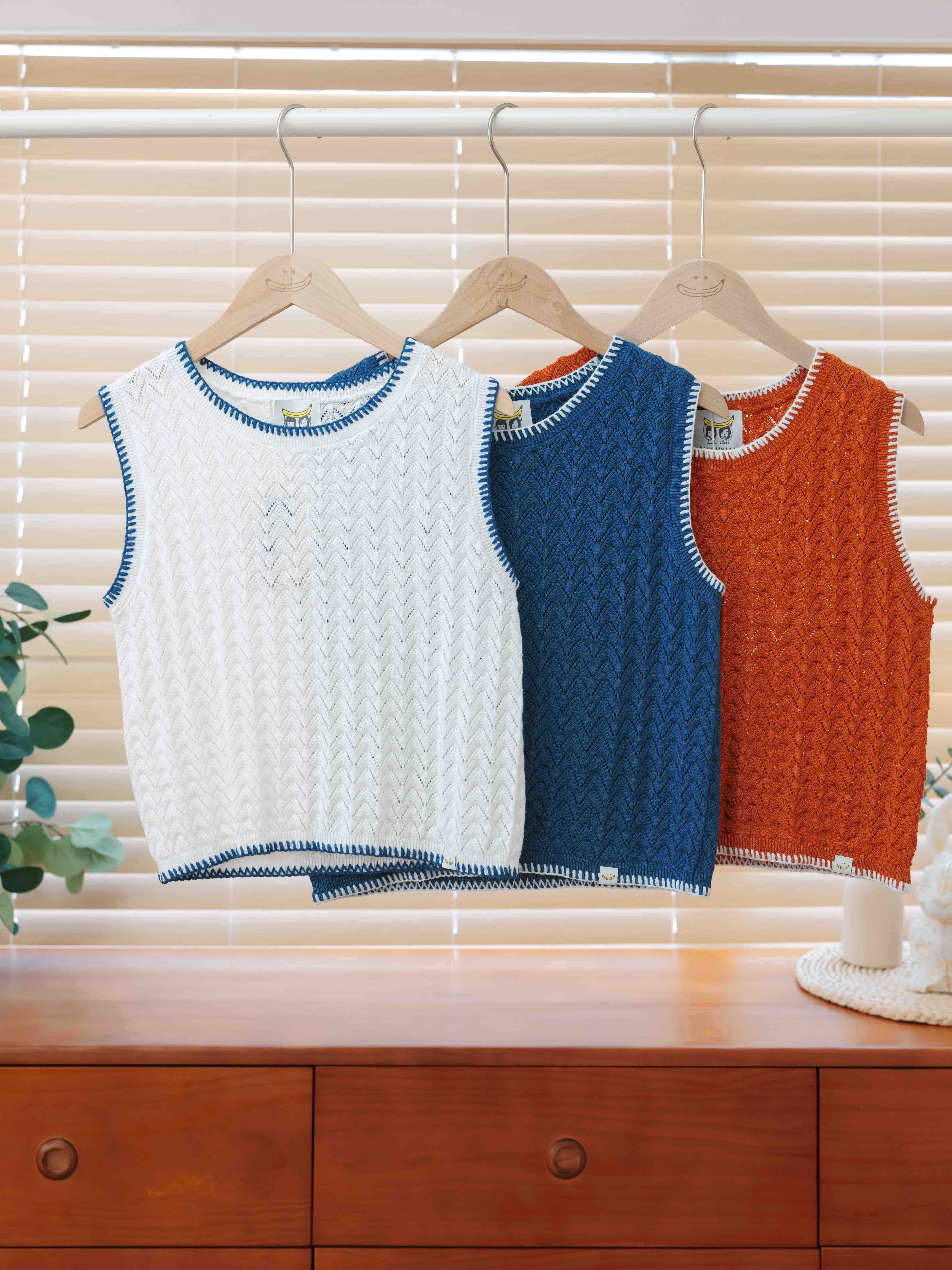 三色 /  明線外縫針織短款背心/ Topstitched Knitted Vest