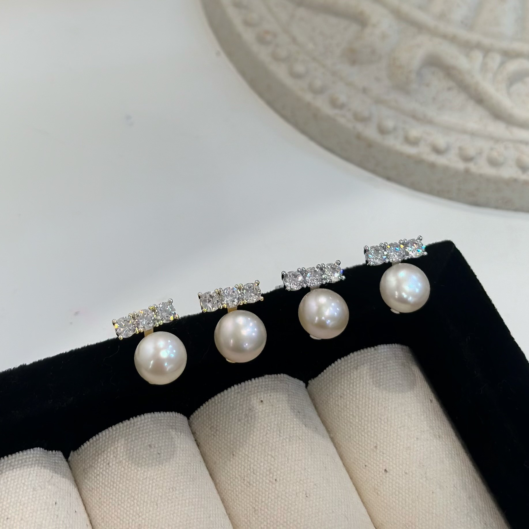 Y42一字排鑽珍珠耳貼