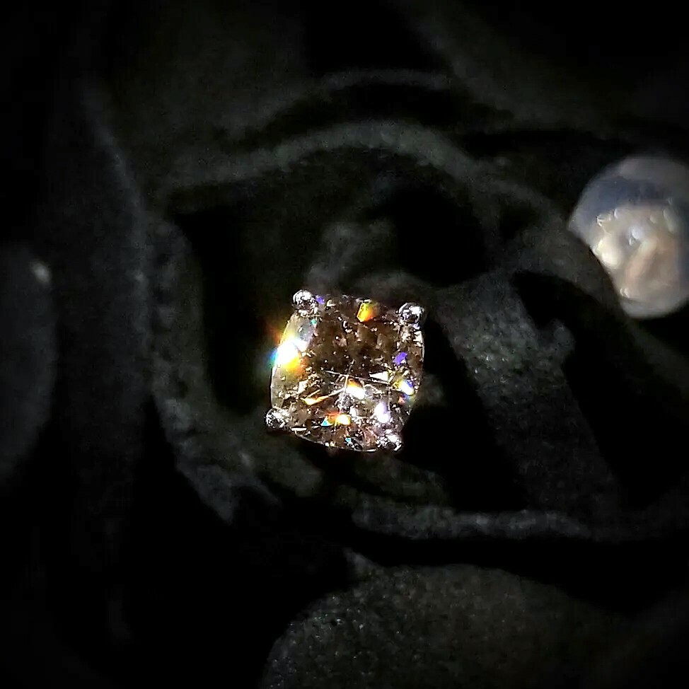 全新18K白金【主石45份方形咖啡鑽】單耳環