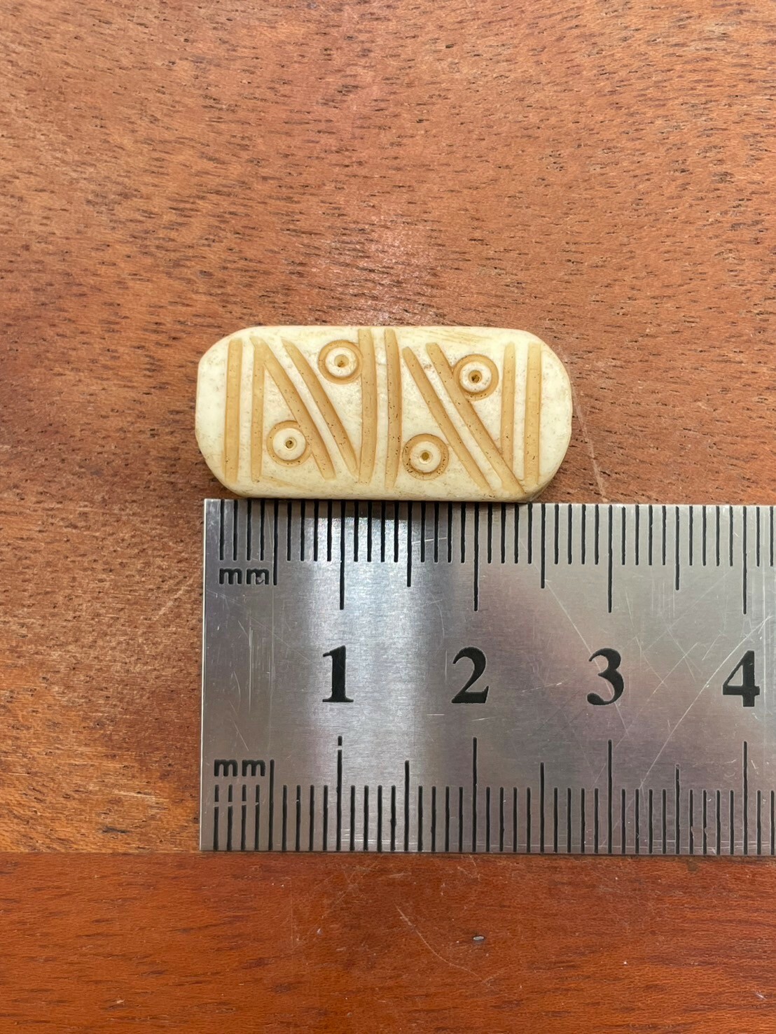 3孔-No.3牛骨圓角淺褐色長2.6寬1.2厚0.6