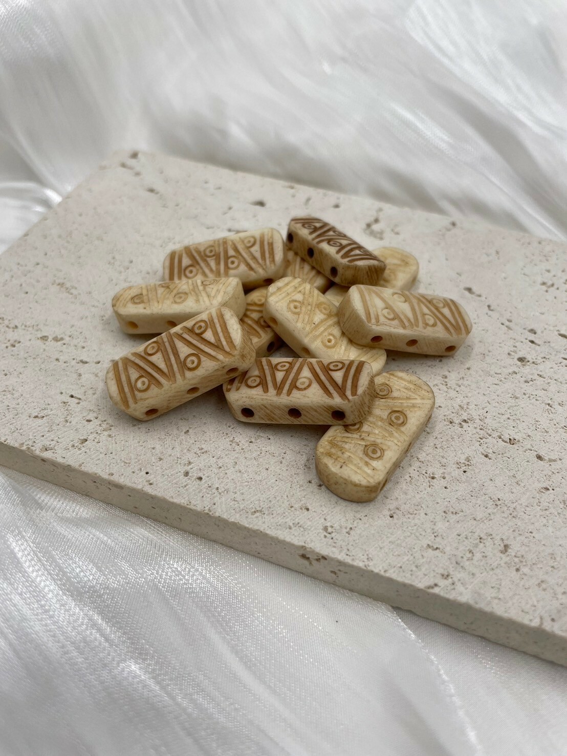 3孔-No.3牛骨圓角淺褐色長2.6寬1.2厚0.6