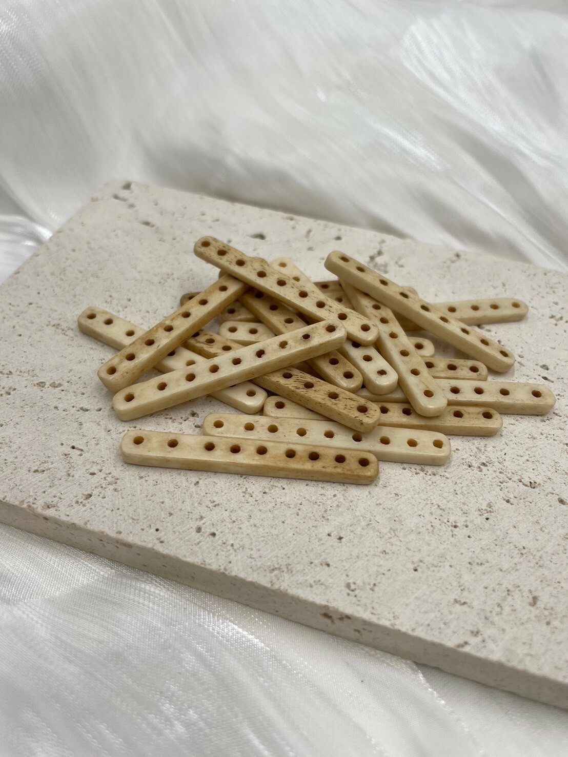 9孔-No.4牛骨窄版白色隔片長4.5寬0.5厚0.3