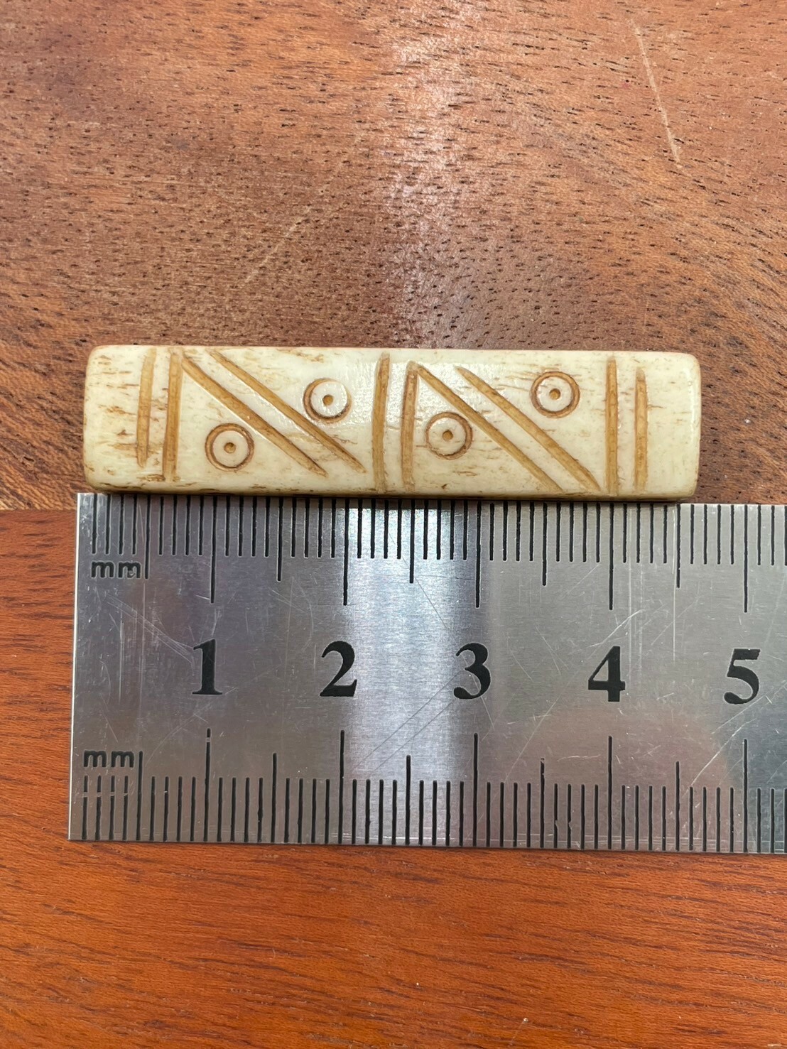 7孔-No.3牛骨方角棕色紋路斜面長4.5寬1厚0.5