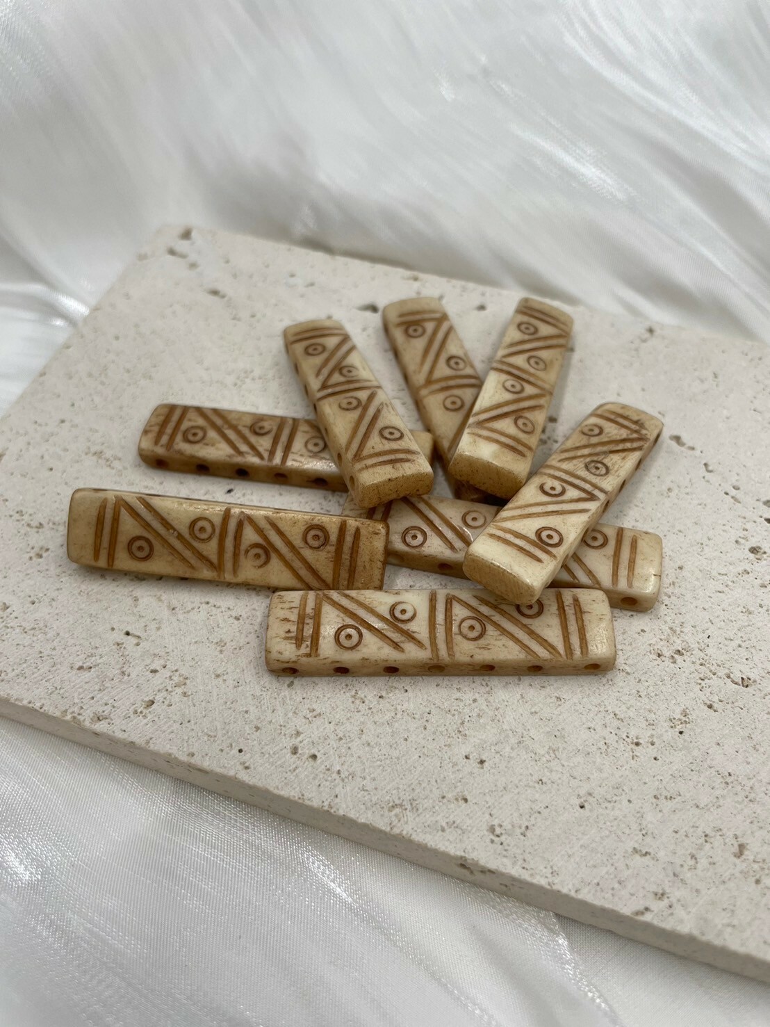 7孔-No.3牛骨方角棕色紋路斜面長4.5寬1厚0.5