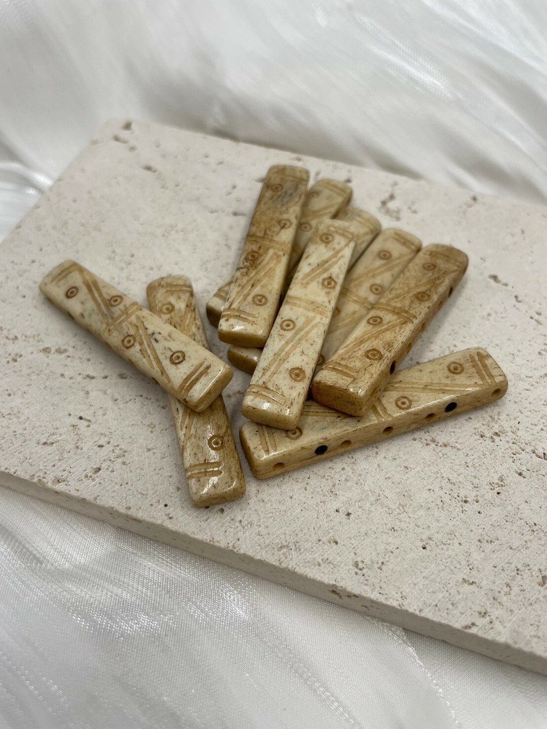 7孔-No.4牛骨方角淺棕色紋路斜面長5寬1厚0.4