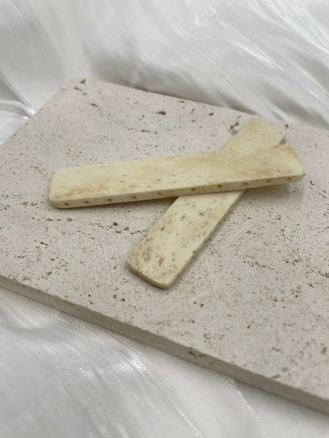 10孔-No.4牛骨白色素面長8寬1.5厚0.3