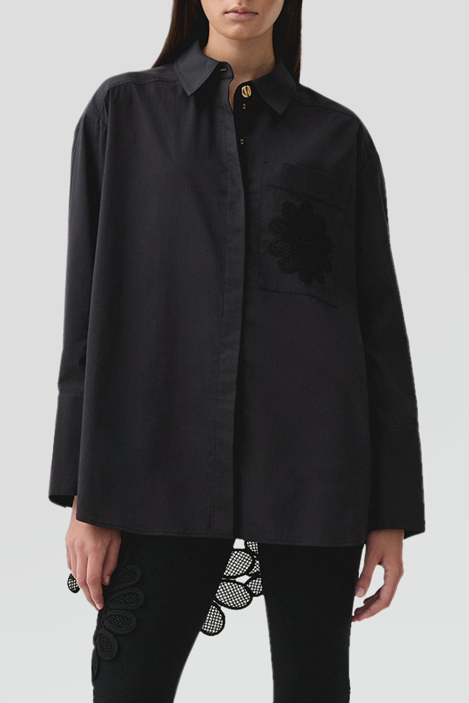 Aje｜MOTION 落肩雛菊刺繡透膚襯衫