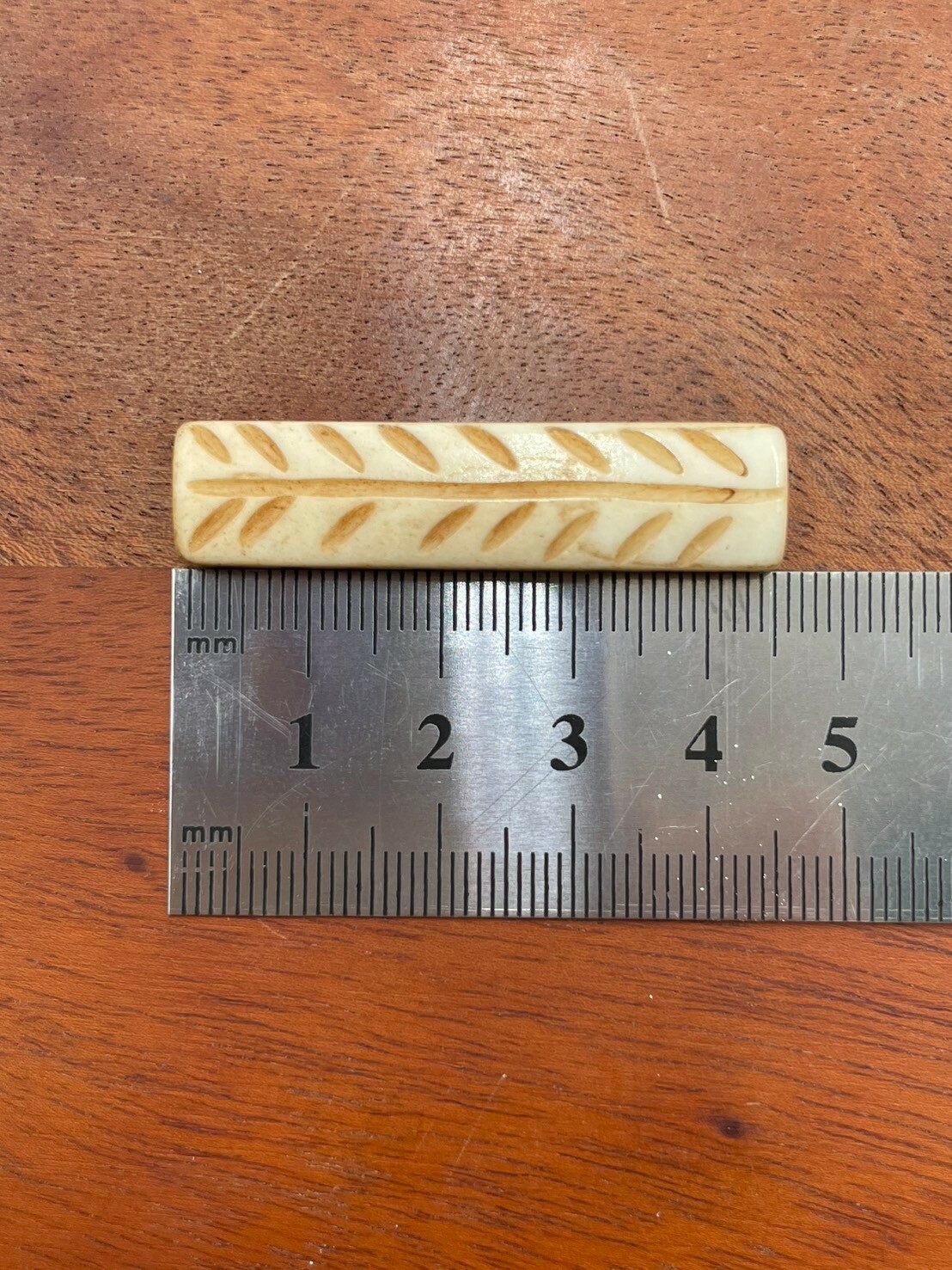 9孔-No.9牛骨方角乳白葉紋隔片長4.5寬1厚0.5