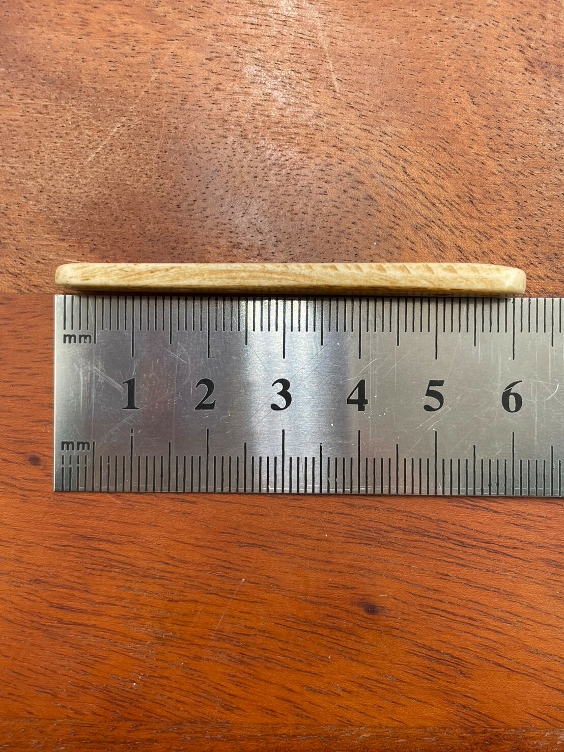 9孔-No.6牛骨長窄版白色隔片長6寬0.7厚0.3