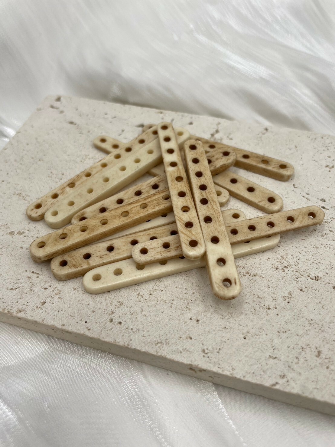 9孔-No.6牛骨長窄版白色隔片長6寬0.7厚0.3