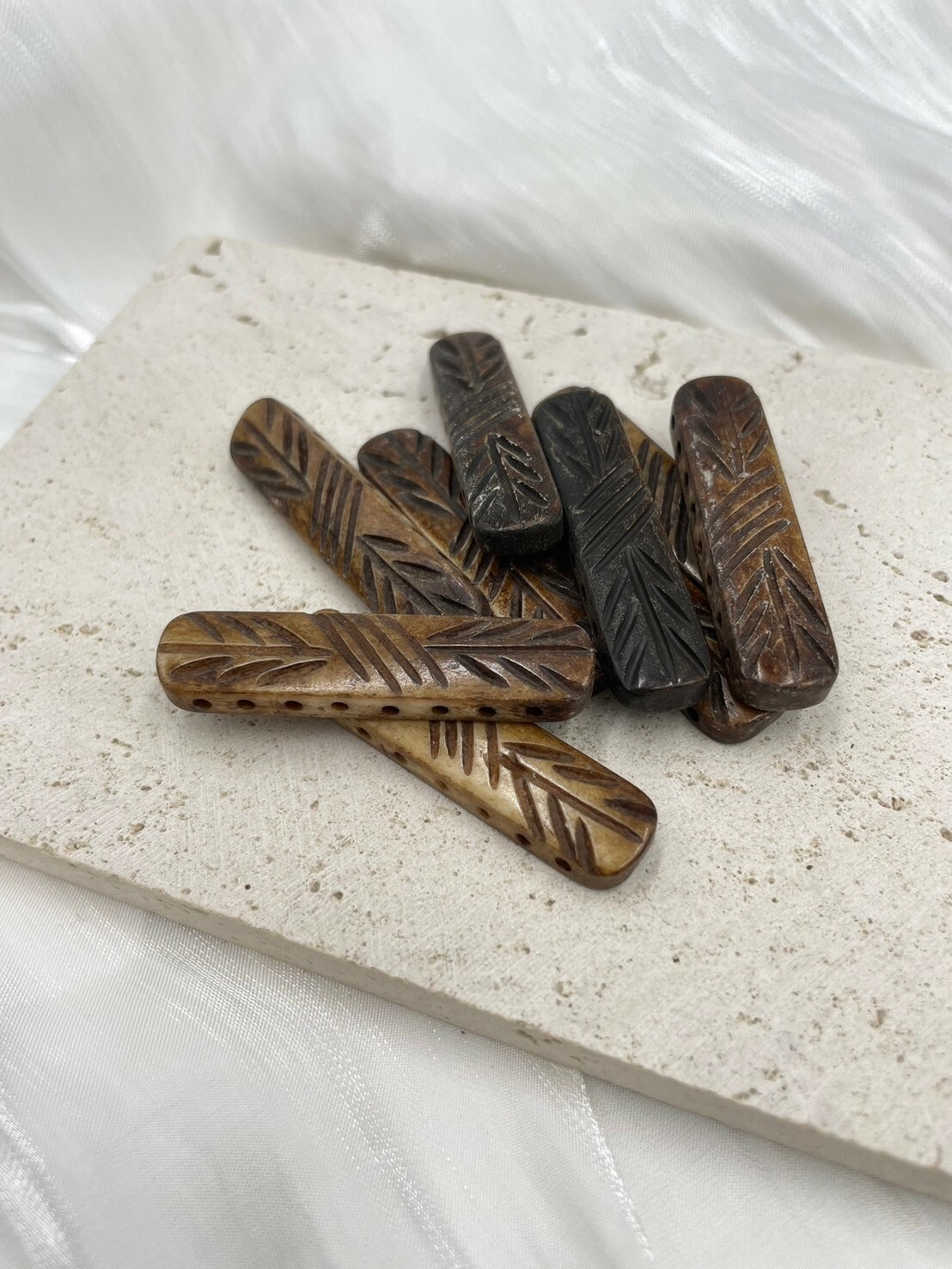 8孔-No.2牛骨圓角深咖葉紋長4.5寬1厚0.5