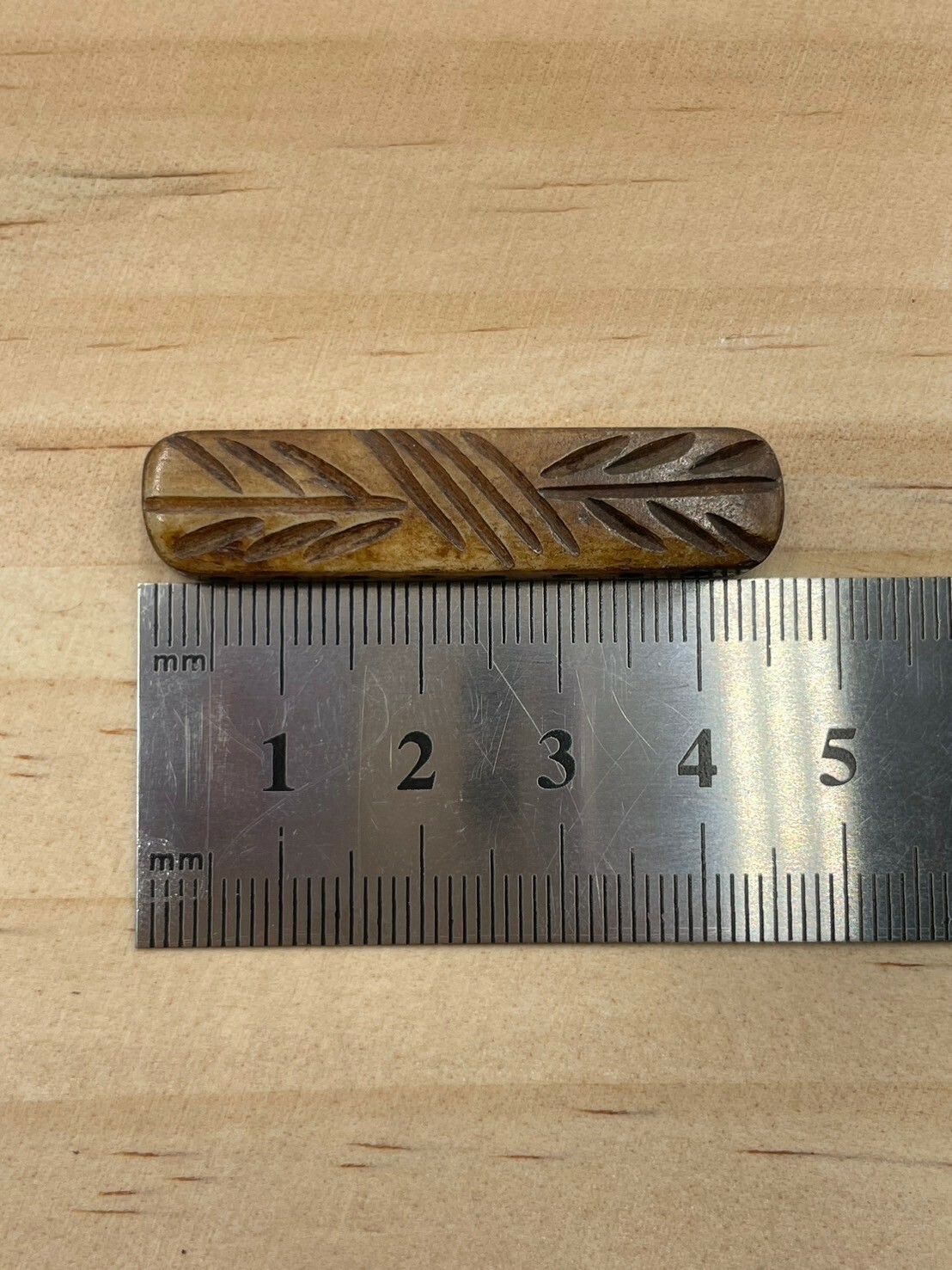 8孔-No.2牛骨圓角深咖葉紋長4.5寬1厚0.5