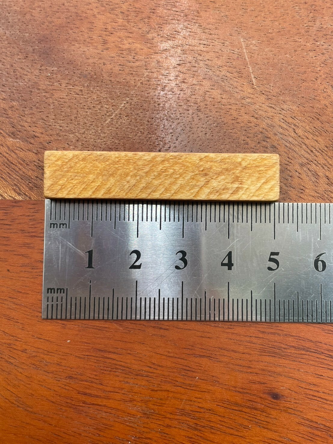 7孔-No.2素面淺褐木頭隔片長5cm寬1cm厚0.5cm