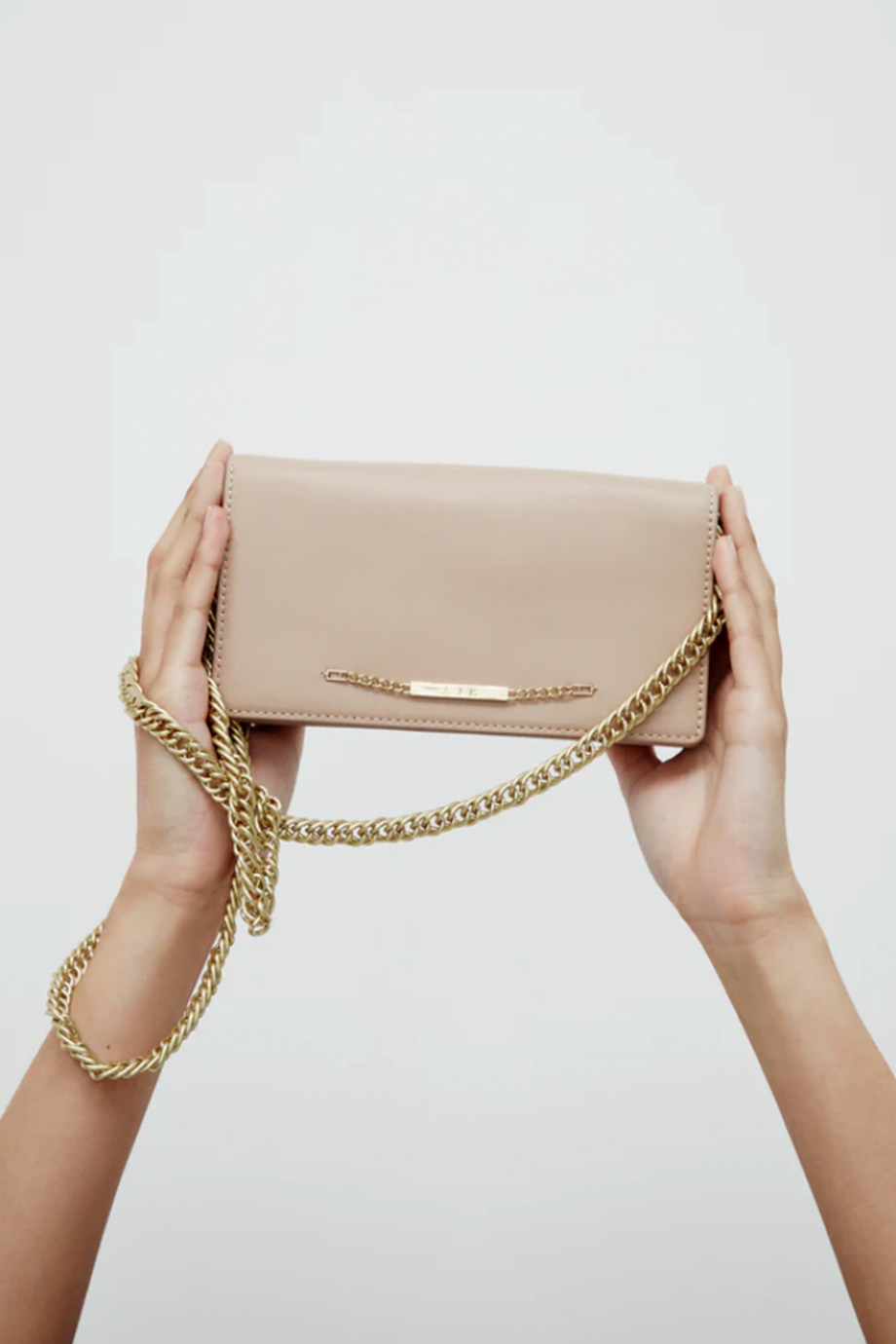 Aje｜ALMEIDA 真皮鏈條裝飾兩用長夾包