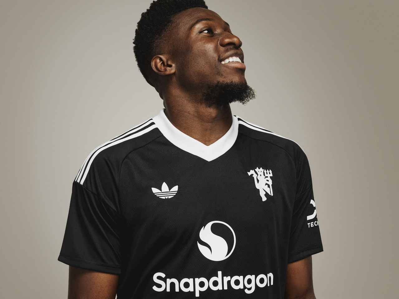 2024 Manchester United Black Goalkeeper Shirt with Nameset