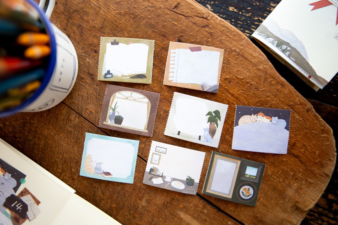 Ours - Life With Cats Roll Memo Sticker