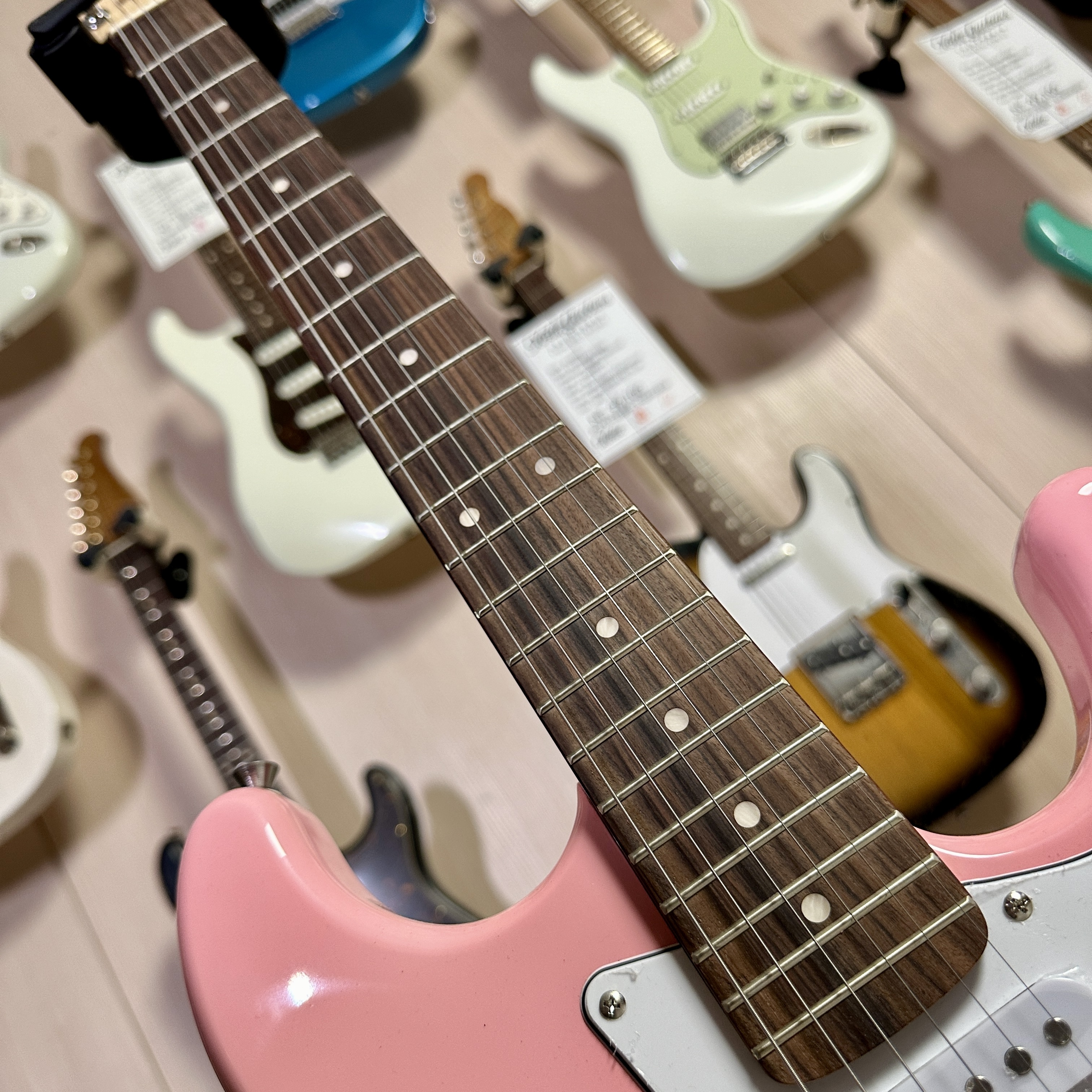 Bensons Bensons Stratocaster ST-3 入門電吉他 粉色 第 4 張圖片｜三峽吉他 / Bass