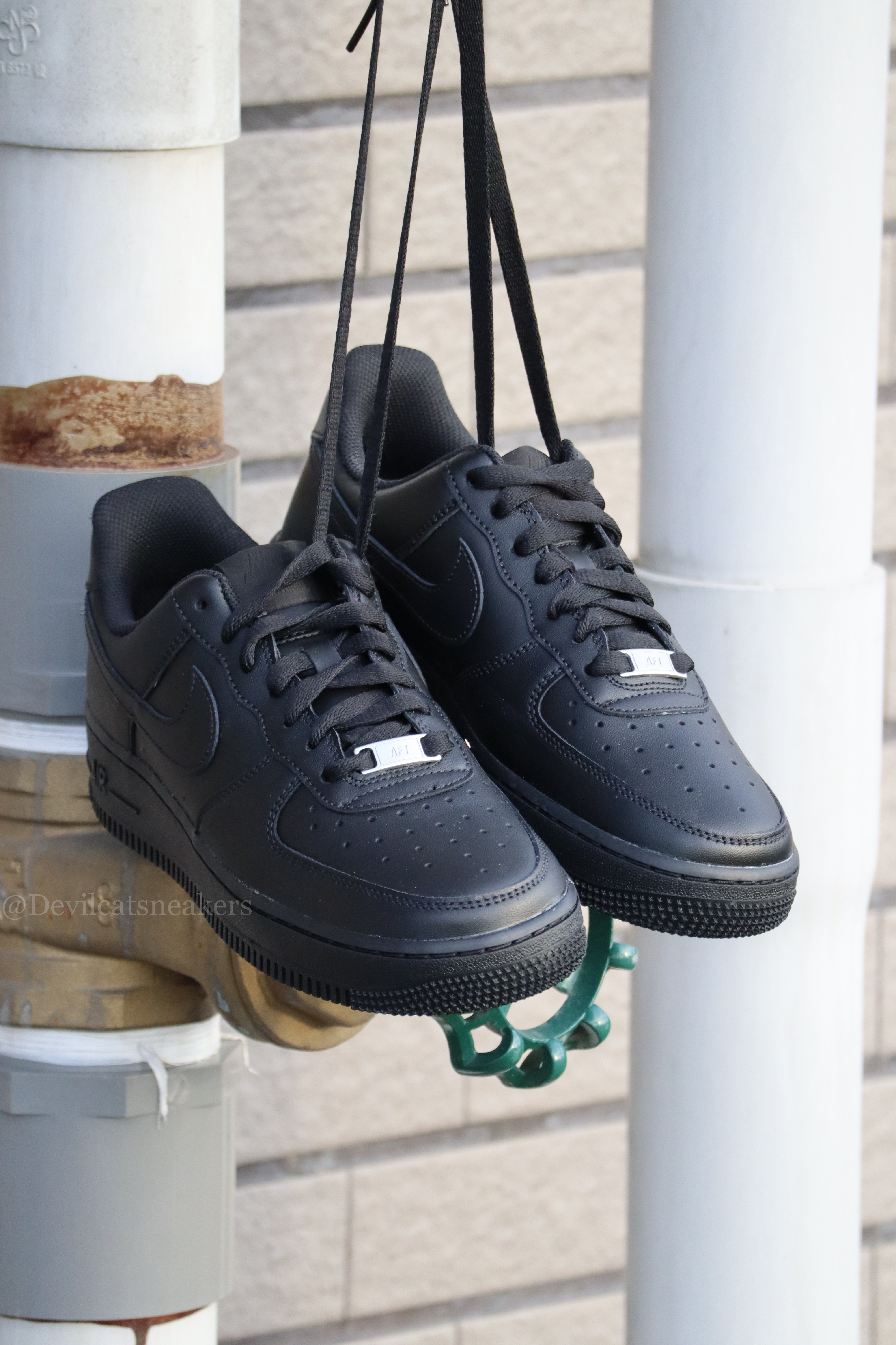 <現貨秒發!!>Nike Air Force 1 "Triple Black" 純黑 經典鐵牌 黑魂 男女款