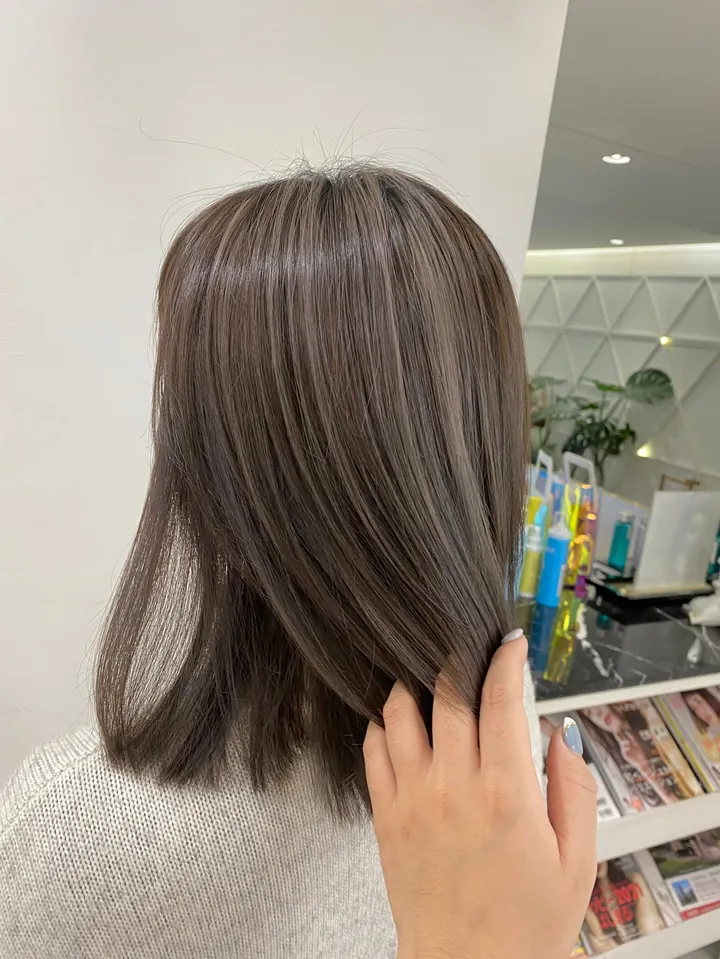 Before-and-after comparison using plant-based dye to correct color build up